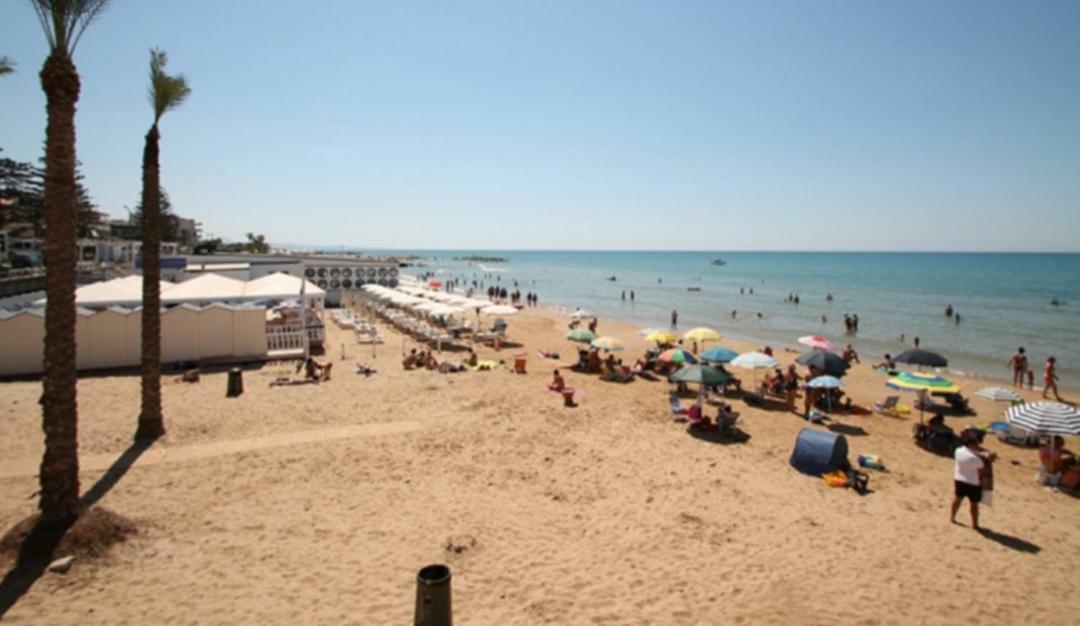 Casa del Sole fronte spiaggia Marina di Ragusa Esterno foto